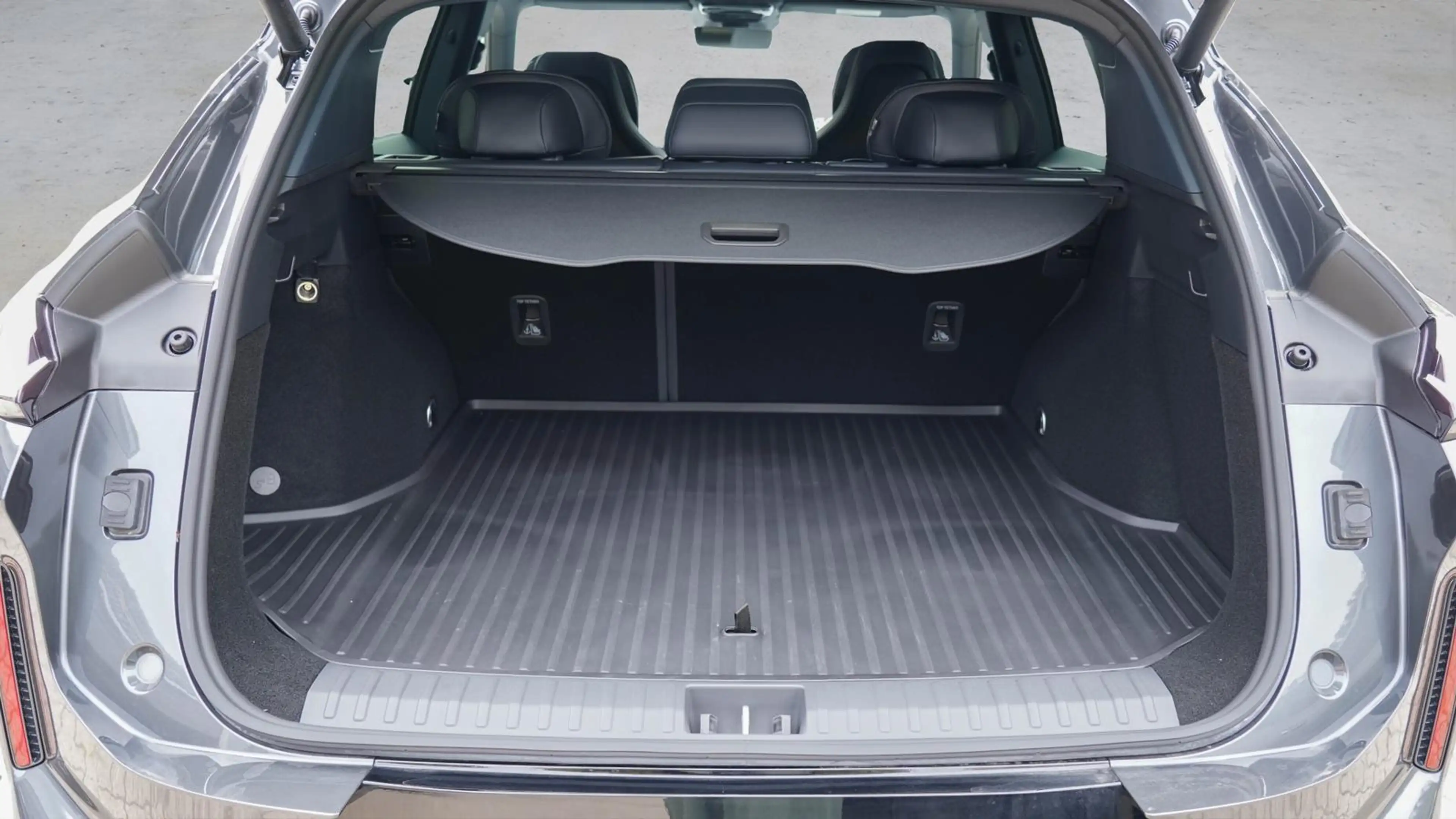 Lynk & Co 08 +ACC+PANO+LED+Plugin Hybrid — photo 15