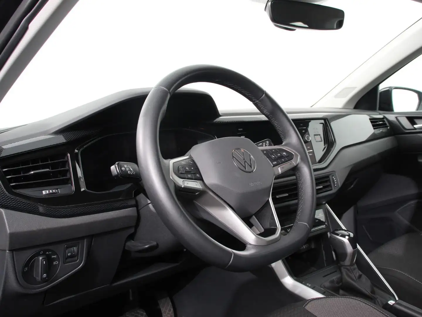 Volkswagen Polo 1.0 TSI Life DSG Automaat | Navigatie |  Apple Car Zwart - 2