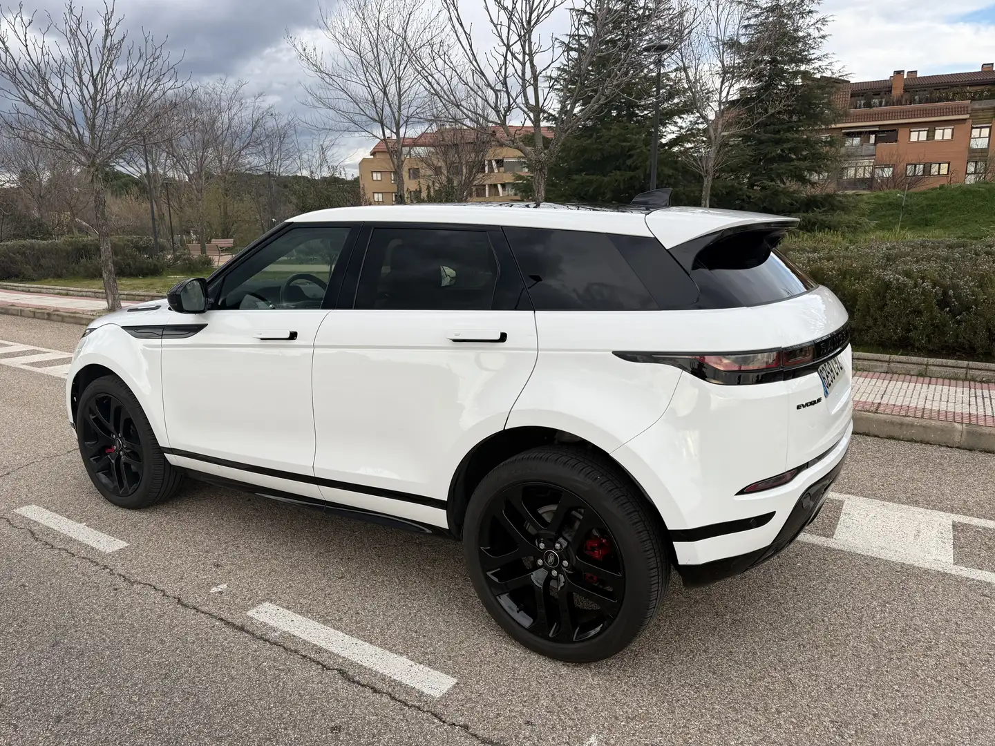 Land Rover Range Rover Evoque 2.0D I4 MHEV R-Dynamic SE AWD Aut. 204CV Blanco - 2