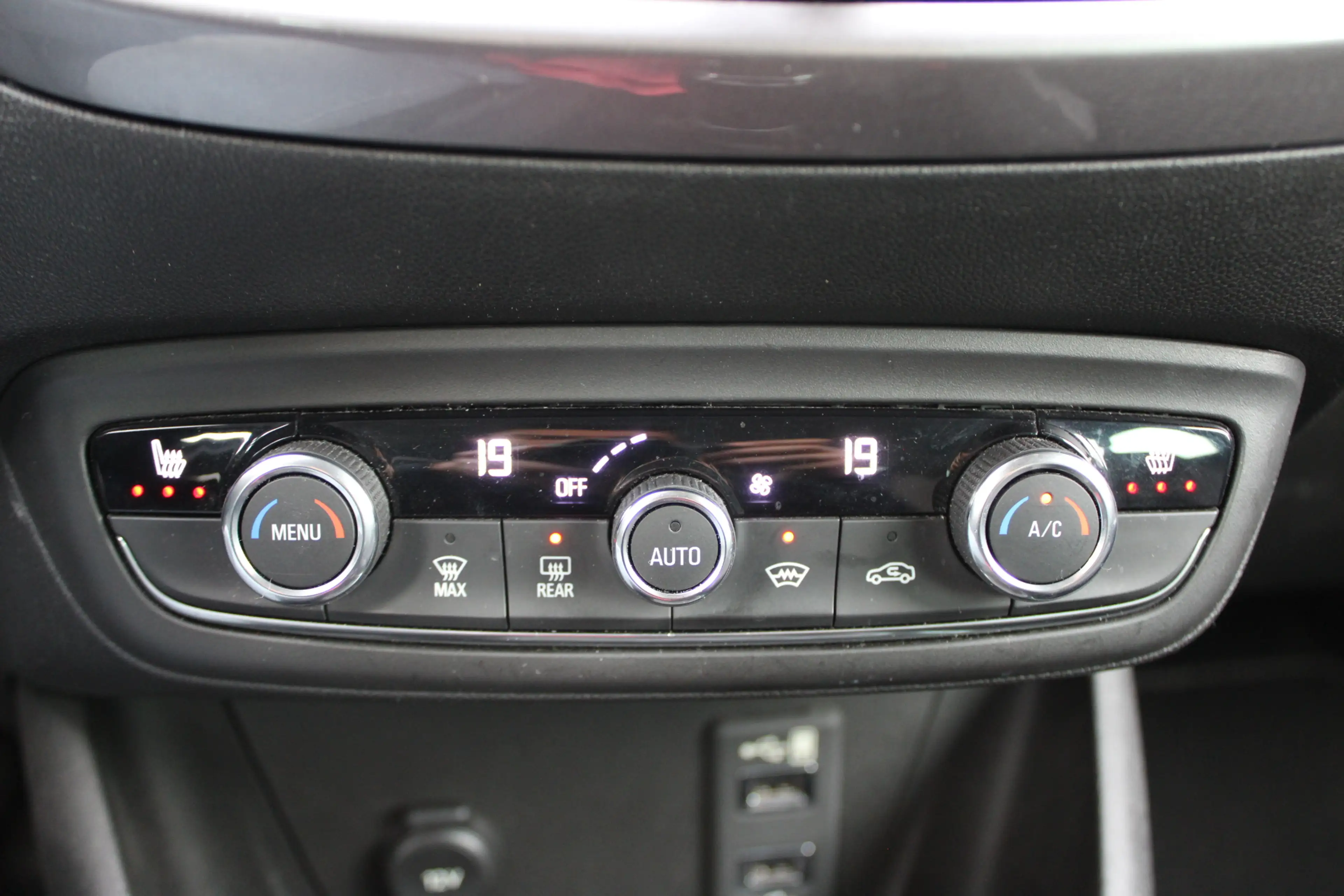 Opel Crossland X 1.2 Innovation | Winterpack | Trekhaak | Navigatie — photo 29
