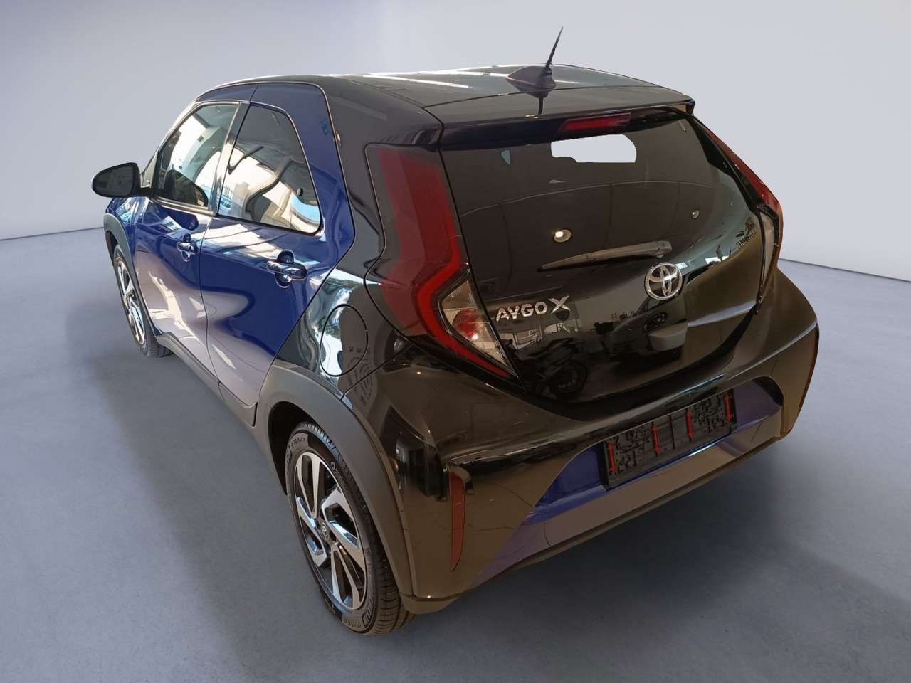 Toyota Aygo X Aygo X 1.0 VVT-i 72 CV 5 porte Trend Air S-CVT PRONTA CONSEGNA JUNIPER BLUE TETTO NERO