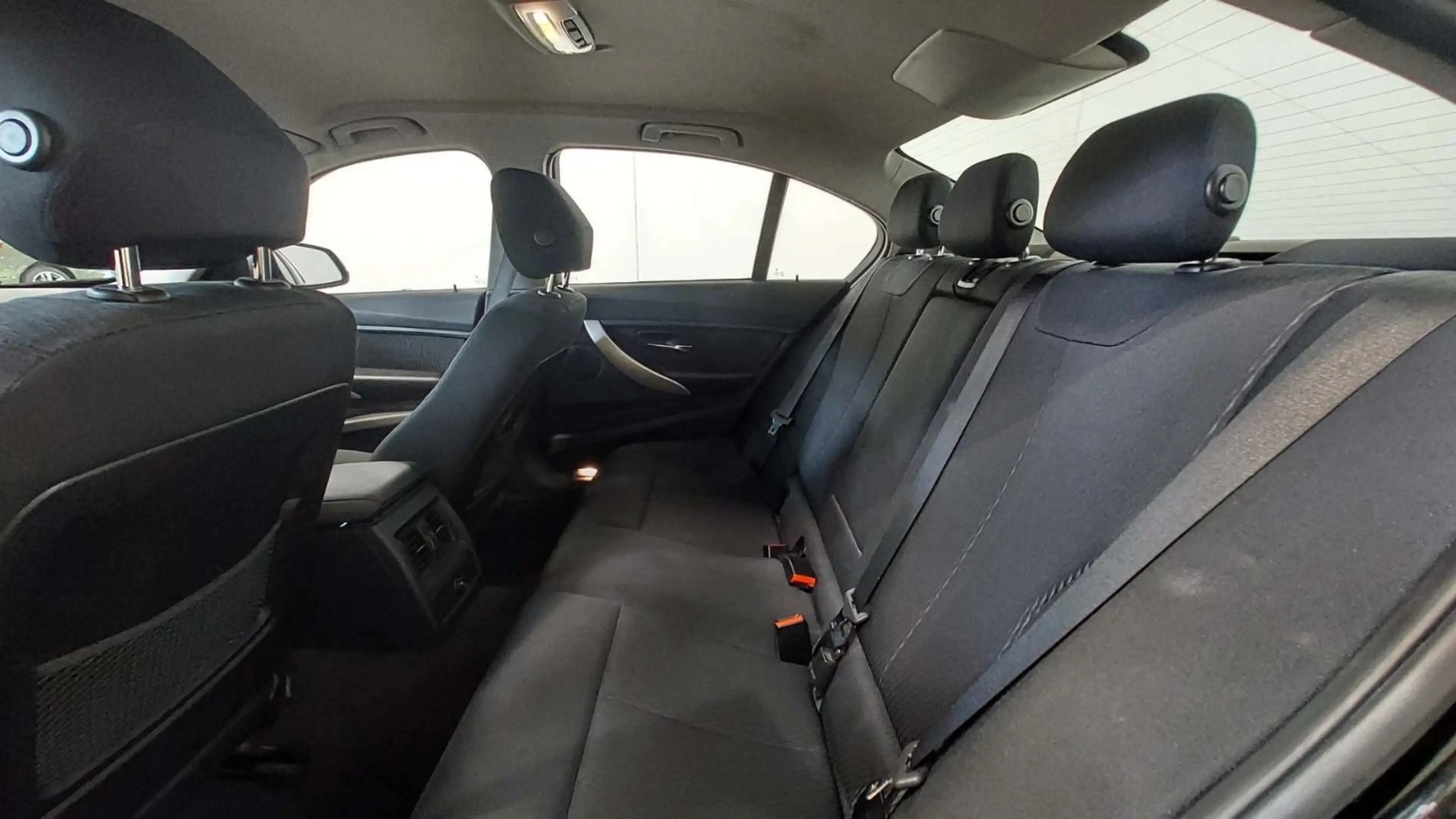 BMW 318 3 Limousine 318 d xDrive-TÜV SERVICE NEU — photo 7