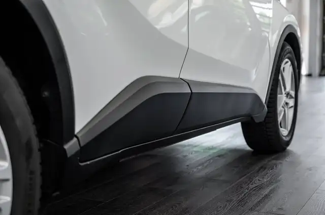 Toyota C-HR view 21