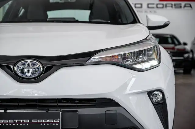 Toyota C-HR view 20