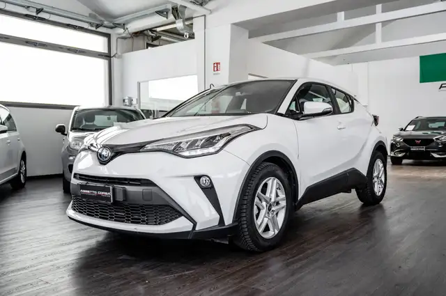 Toyota C-HR view 3