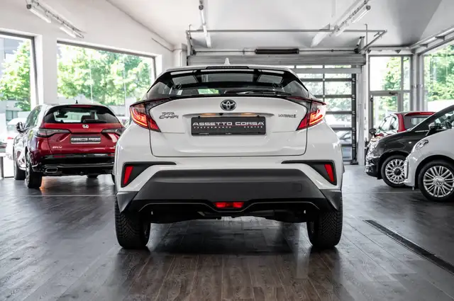 Toyota C-HR view 5