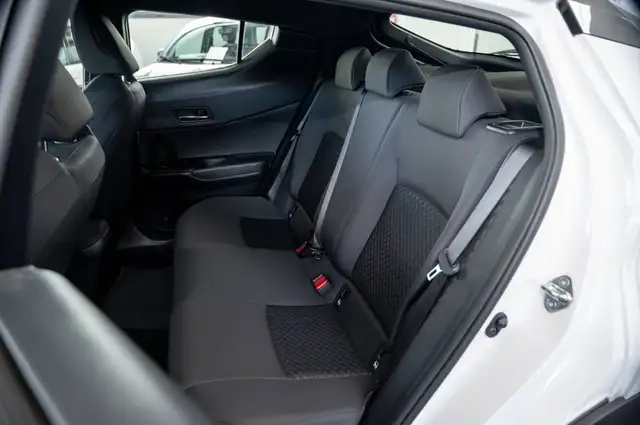 Toyota C-HR view 14