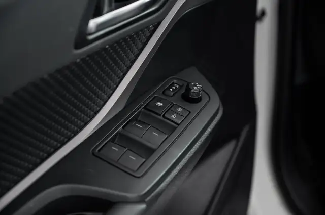 Toyota C-HR view 16