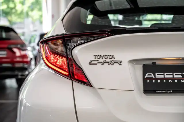 Toyota C-HR view 22