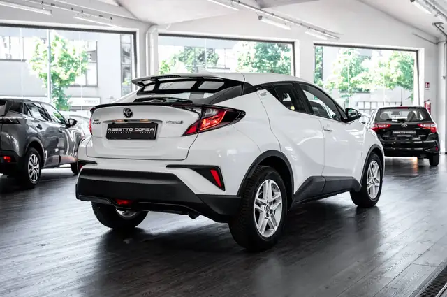 Toyota C-HR view 6