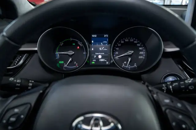Toyota C-HR view 11