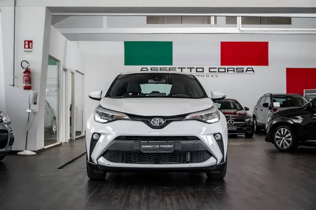 Toyota C-HR view 2
