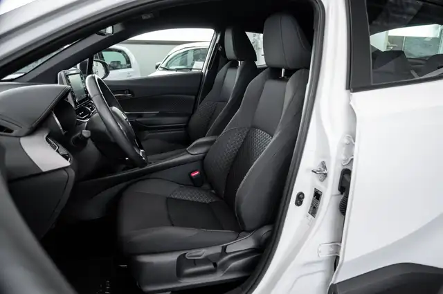 Toyota C-HR view 7