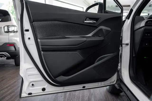 Toyota C-HR view 13