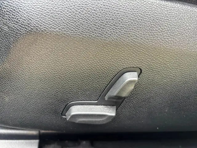 Mercedes-Benz E-Class view 16