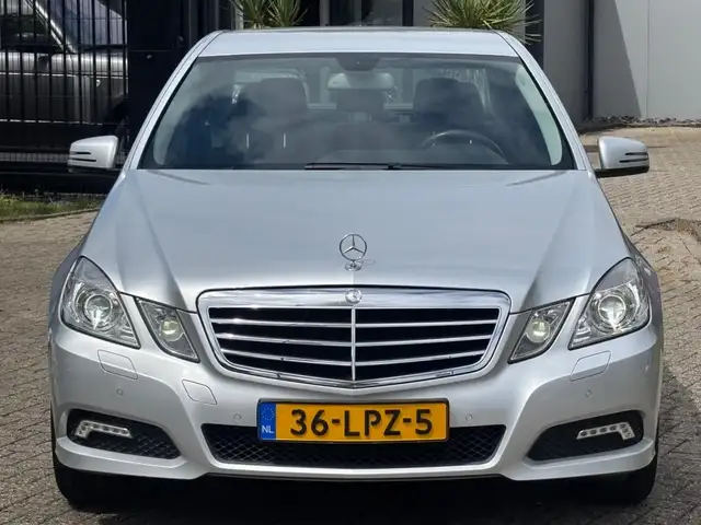 Mercedes-Benz E-Class view 4