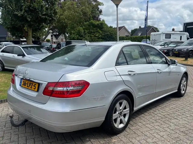 Mercedes-Benz E-Class view 5