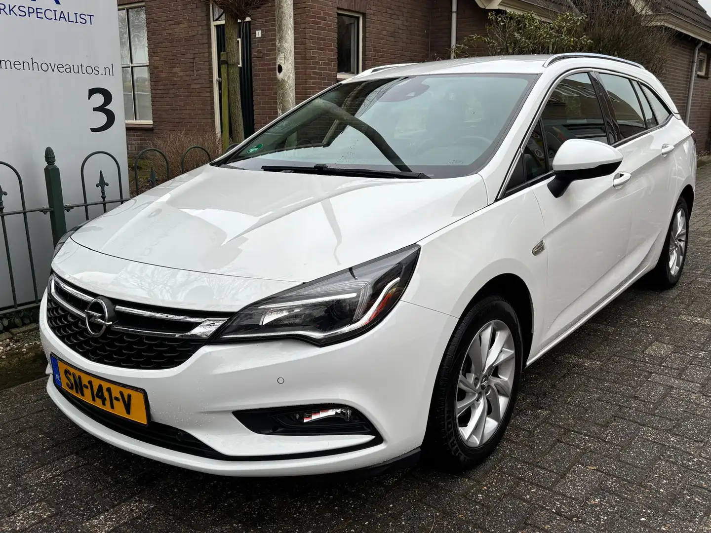 Opel Astra Sports Tourer 1.0 Business Executive Blanc - 1
