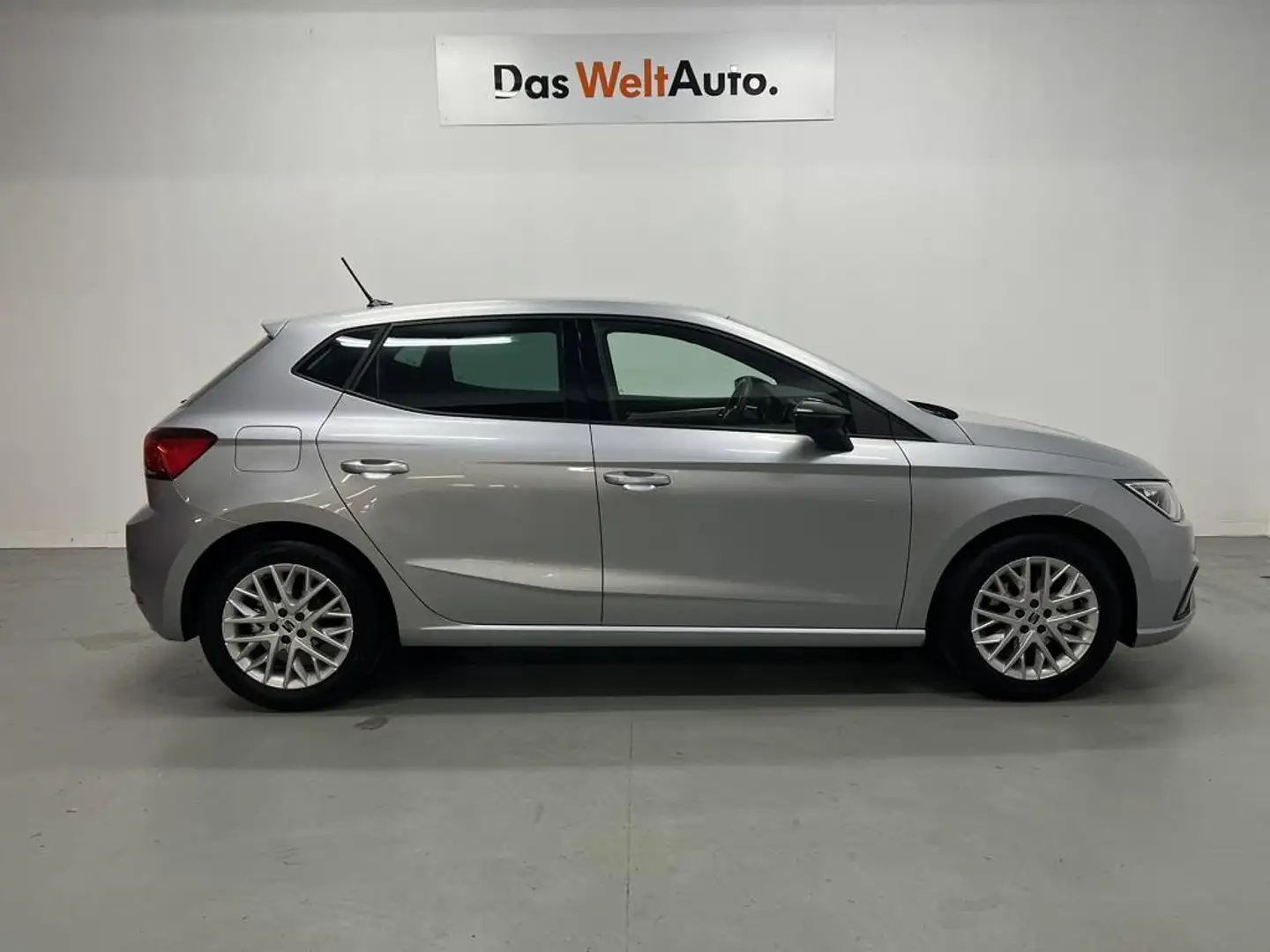 SEAT Ibiza 1.0 TSI S&S Special Edition 115 Stříbrná - 1