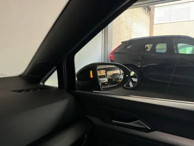 Volkswagen Golf view 17