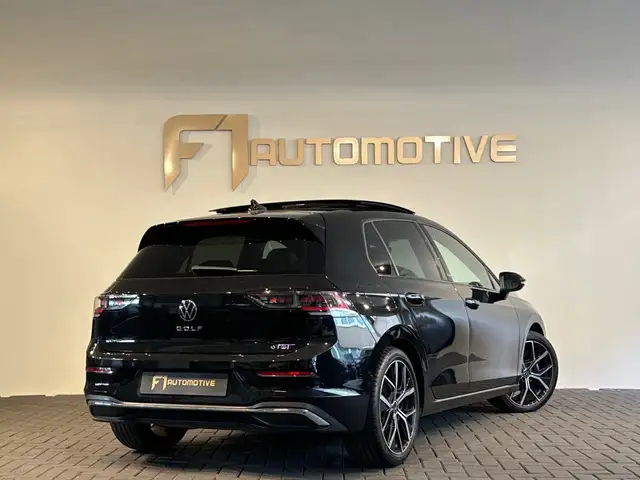 Volkswagen Golf view 3