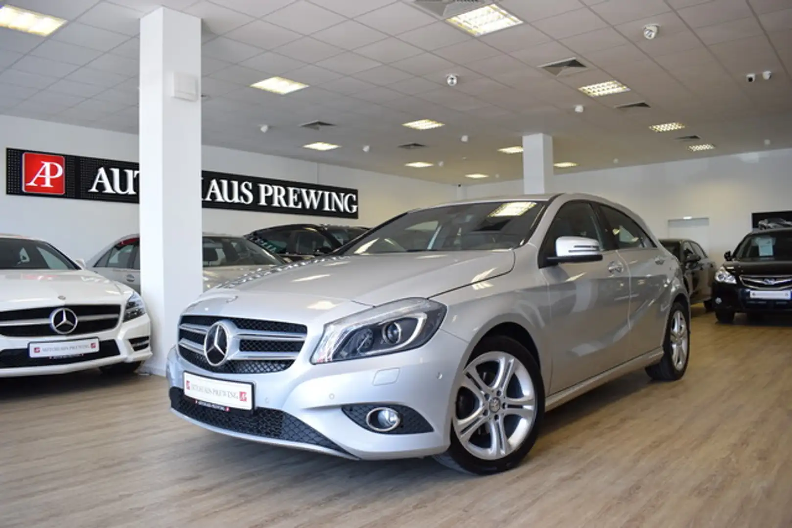Mercedes-Benz A 180 CDI BE NAVI/ AHK/ KAMERA/ZAHNR.NEU Argent - 1
