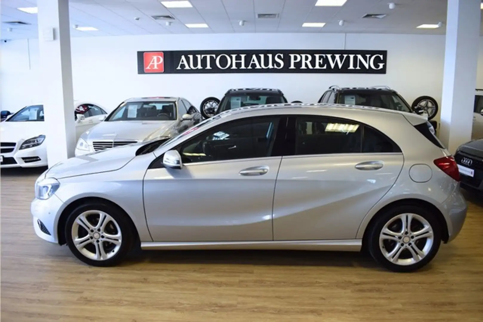 Mercedes-Benz A 180 CDI BE NAVI/ AHK/ KAMERA/ZAHNR.NEU Argent - 2