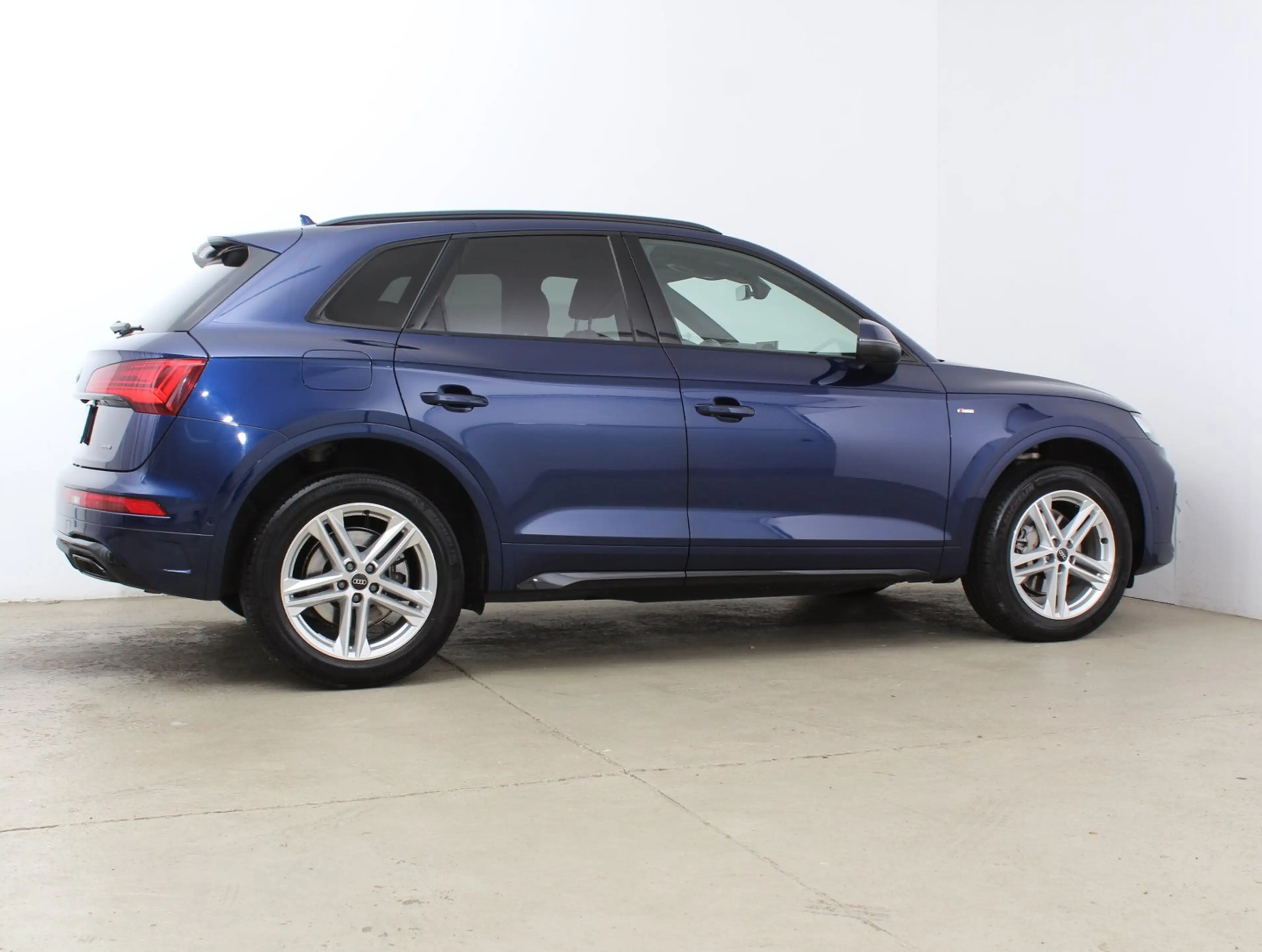 Audi Q5 45 TFSI quattro S line — photo 3