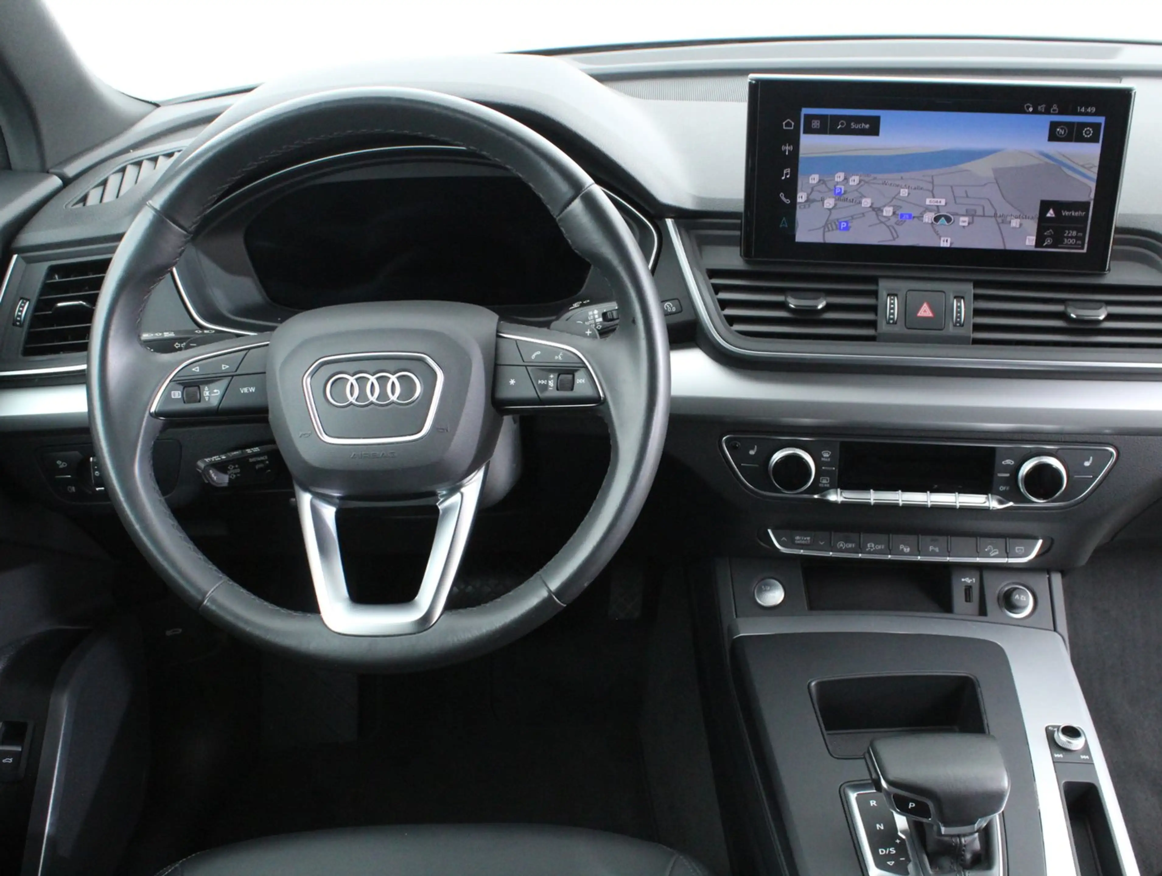 Audi Q5 45 TFSI quattro S line — photo 6