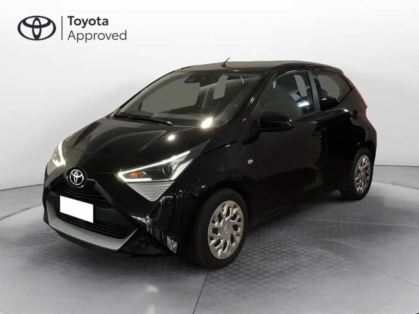 Toyota Aygo 5p 1.0 x-play 72cv Nero - 1