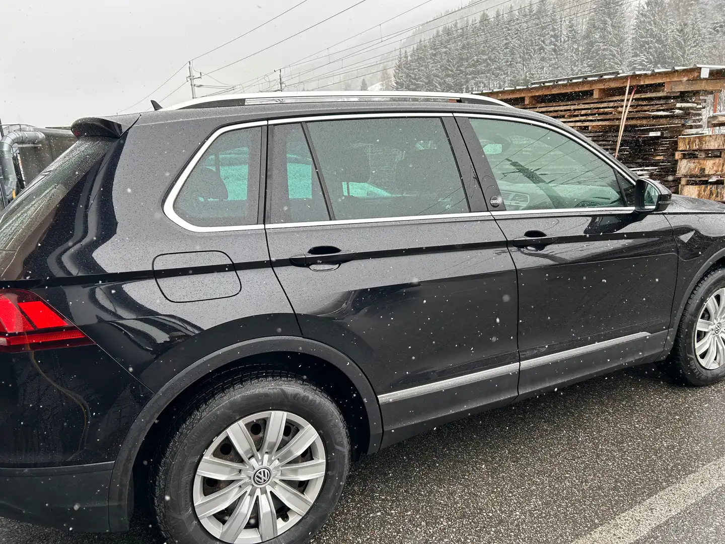 Volkswagen Tiguan Tiguan 2,0 TDI SCR 4Motion Schwarz - 2