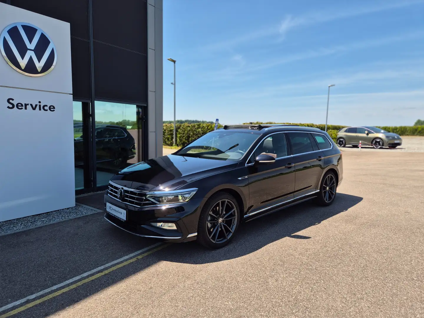 Volkswagen Passat Variant Elegance R-Line 2.0 TDI 200 PS DSG 4M VOLL SHZ/DCC Noir - 1