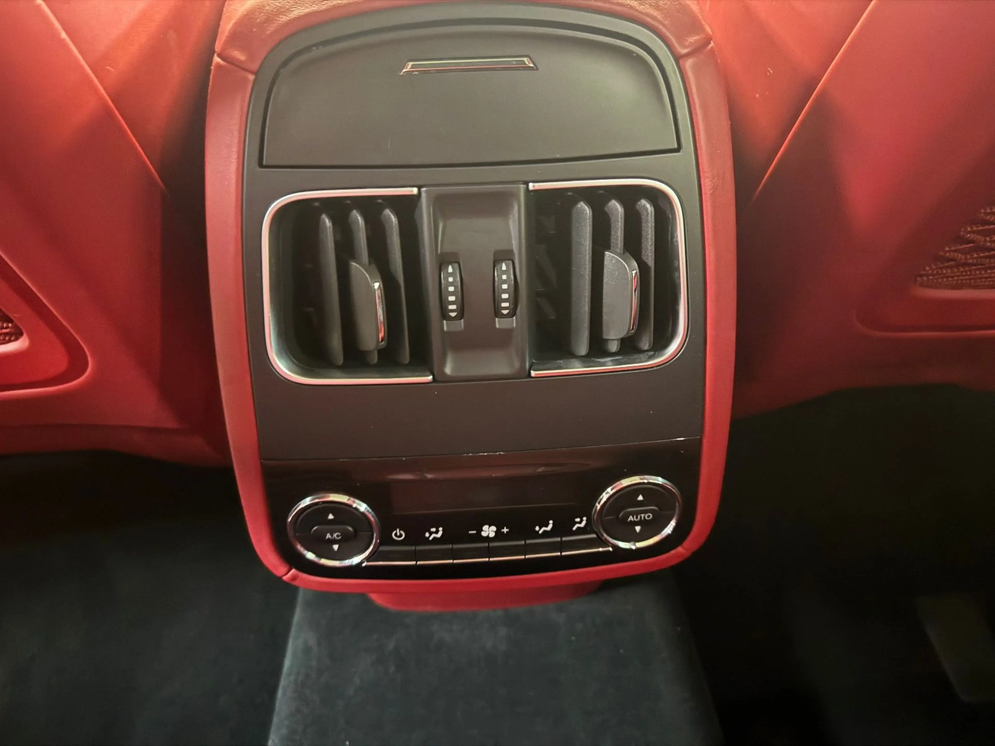 Maserati Levante Sport Diesel, MEGAAUSSTATTUNG,8x,TOPZUST — photo 10