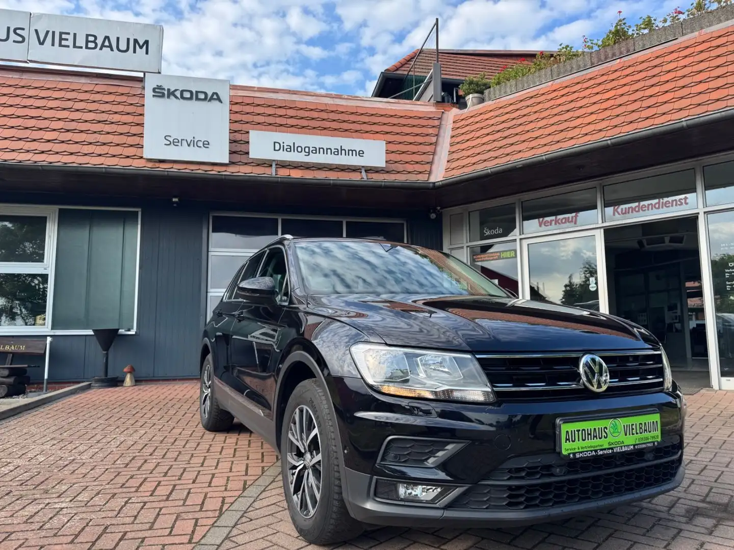 Volkswagen Tiguan Comfortline 1,5 TSI DSG/AHK/Navi/Kamera Zwart - 2