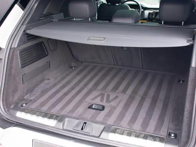 Land Rover Range Rover Sport view 10