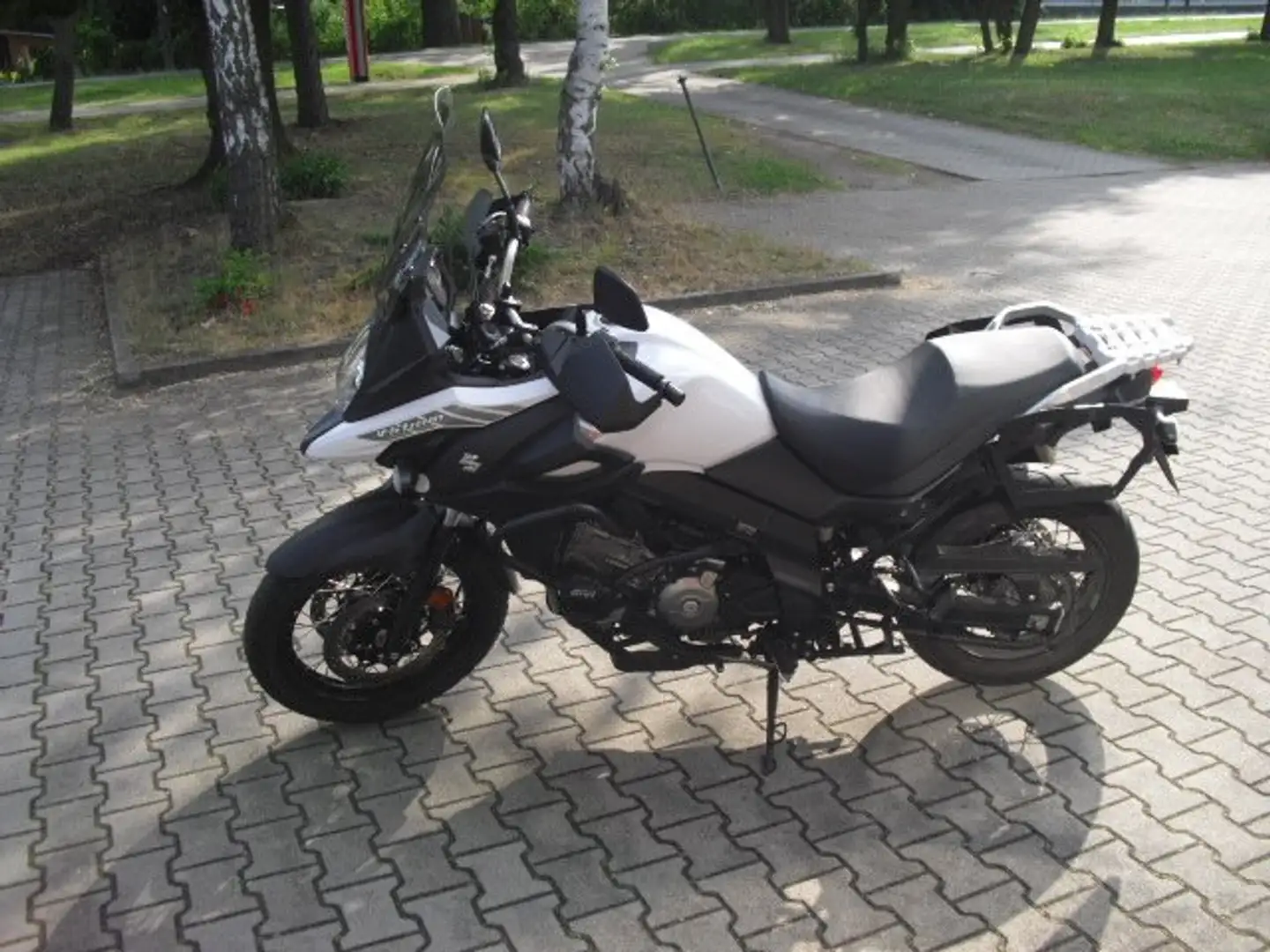 Suzuki V-Strom 650 Blanc - 2