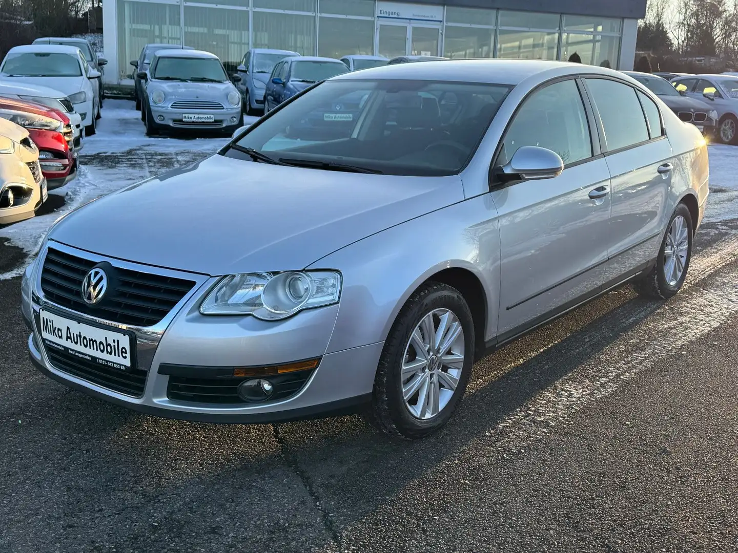 Volkswagen Passat Lim. Trendline TÜV/HU/NEU Silber - 1