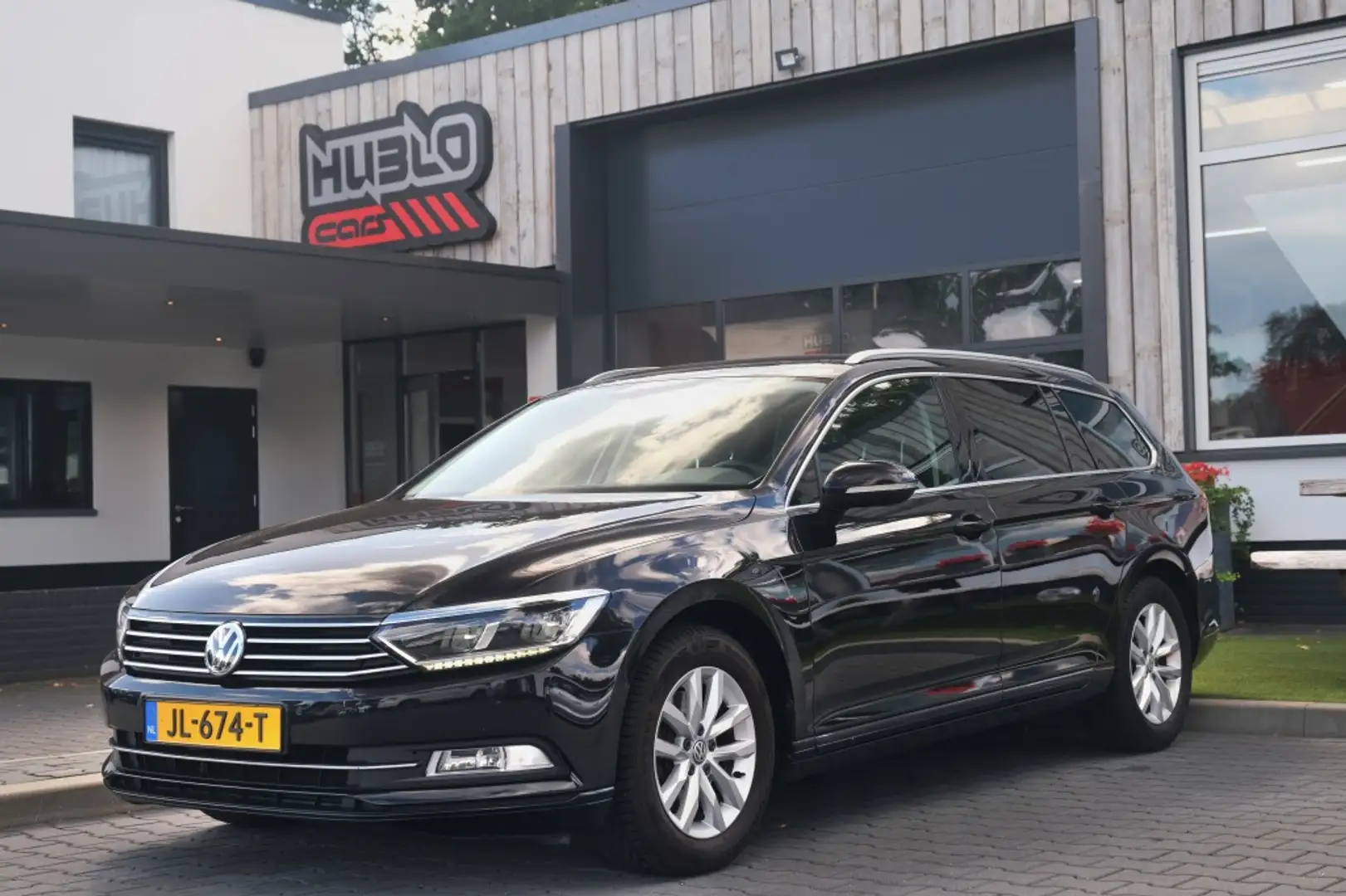 Volkswagen Passat Variant 1.6 TDI Highline Noir - 1