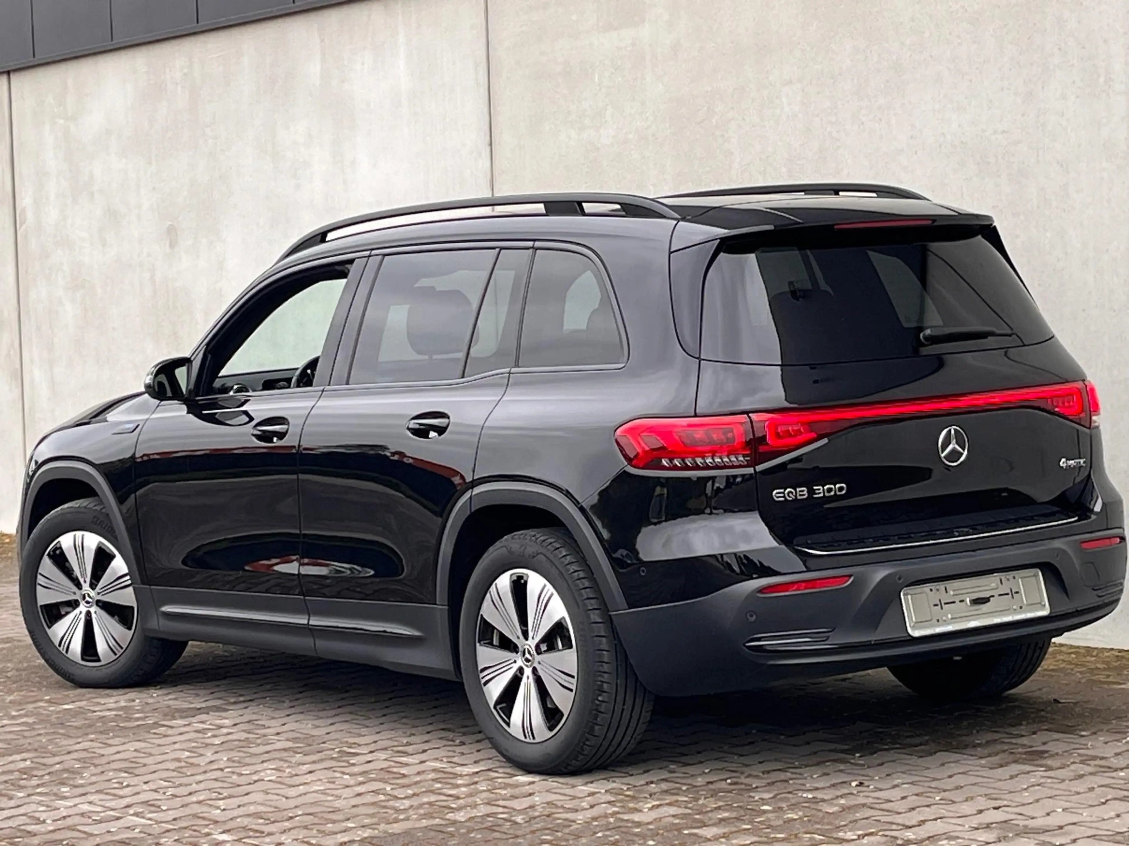 Mercedes-Benz EQB 300 4MATIC Luxury Line 67 kWh — photo 4