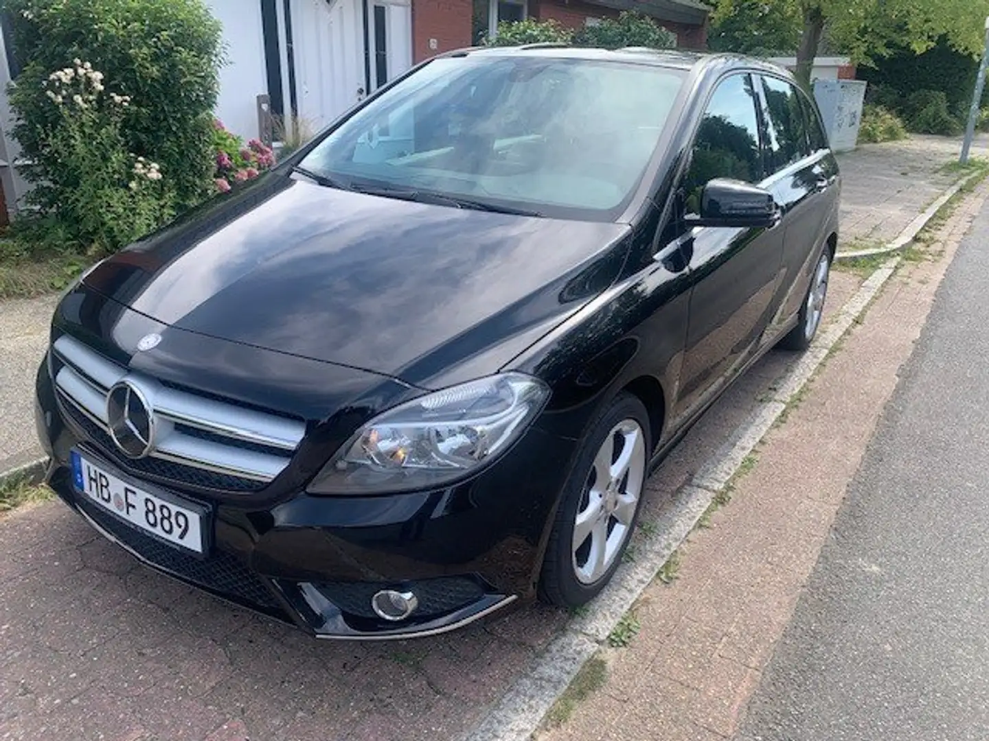 Mercedes-Benz B 200 B 200 (BlueEFFICIENCY) Black - 1
