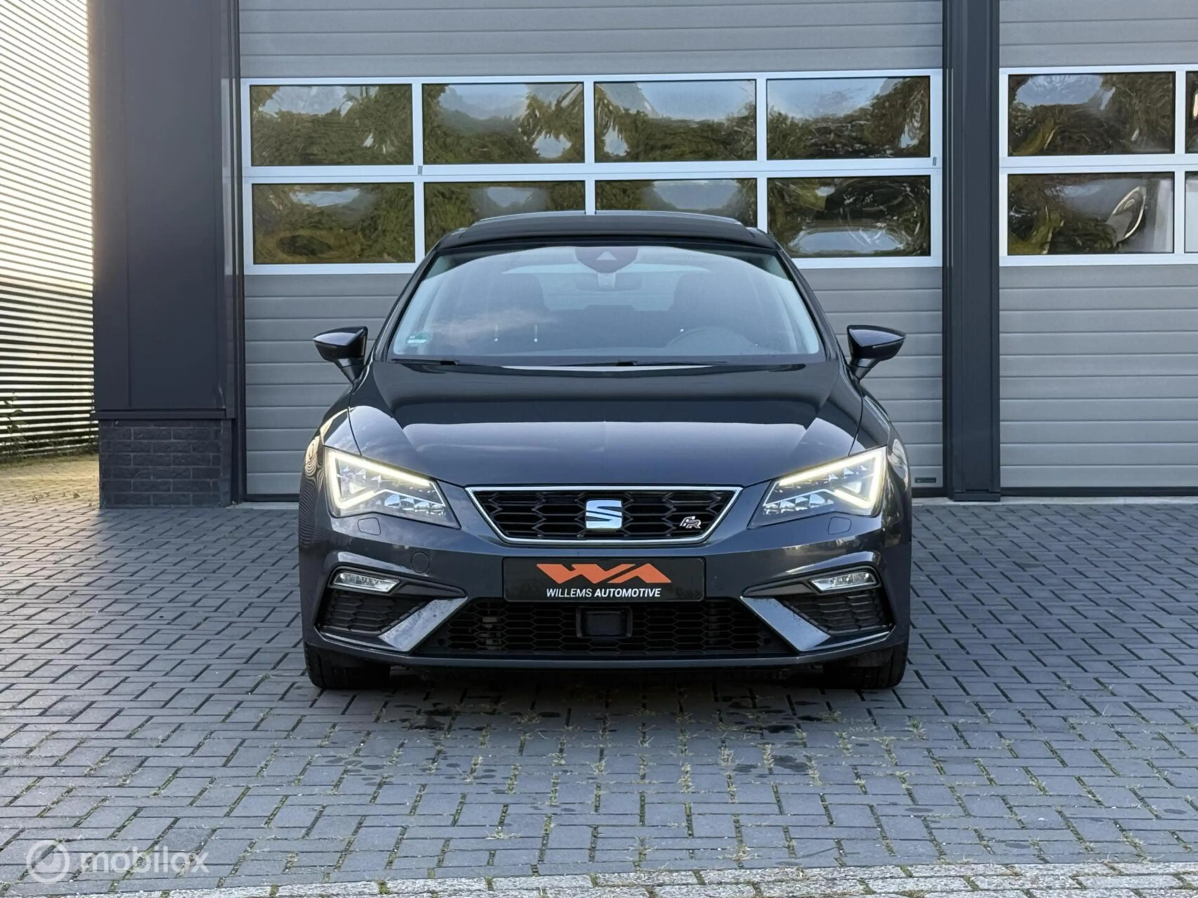 SEAT Leon 1.5 TSI FR 150PK DSG|Pano|ACC|Virtual|Beats|18inch — photo 13