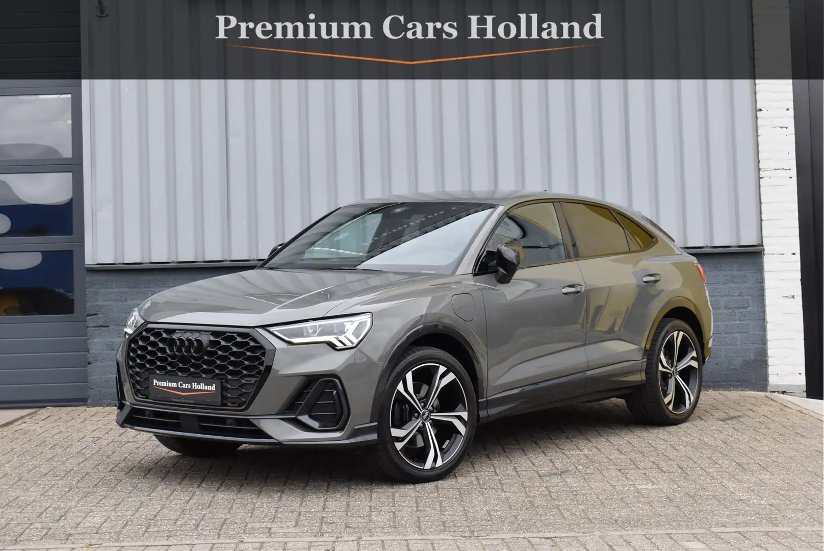 Audi Q3 Sportback 45 TFSI e S-Line 245 Pk Navi Sfeer Trekh Grijs - 1