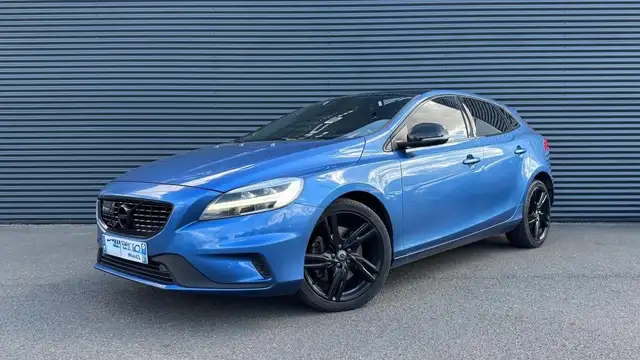 Volvo V40 D4 2.0 190 ch R-Design BVA / Toit pano / Harman Kardon / Sièges électriques