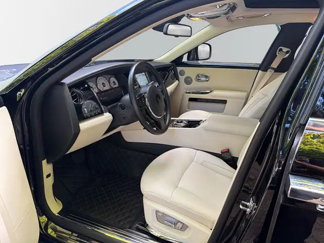 Rolls-Royce Ghost view 8