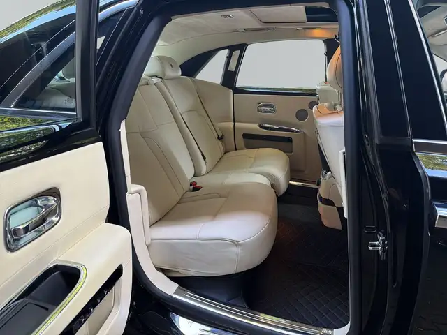 Rolls-Royce Ghost view 11