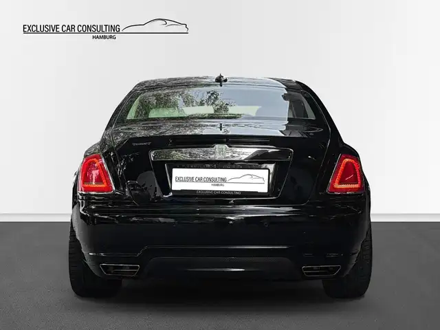 Rolls-Royce Ghost view 5