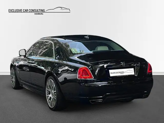 Rolls-Royce Ghost view 4