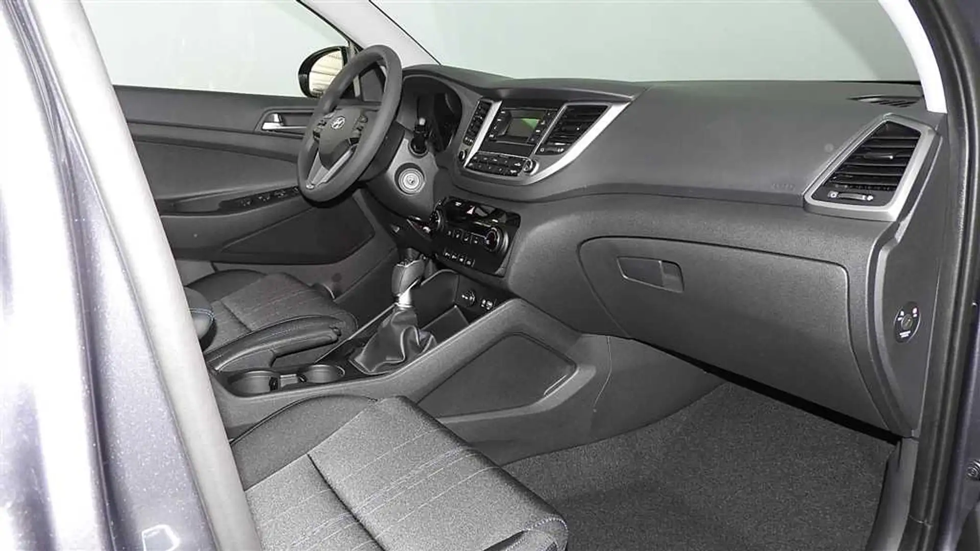 Hyundai TUCSON 1.6 Classic blue 2WD Klima+ALU Grau - 2