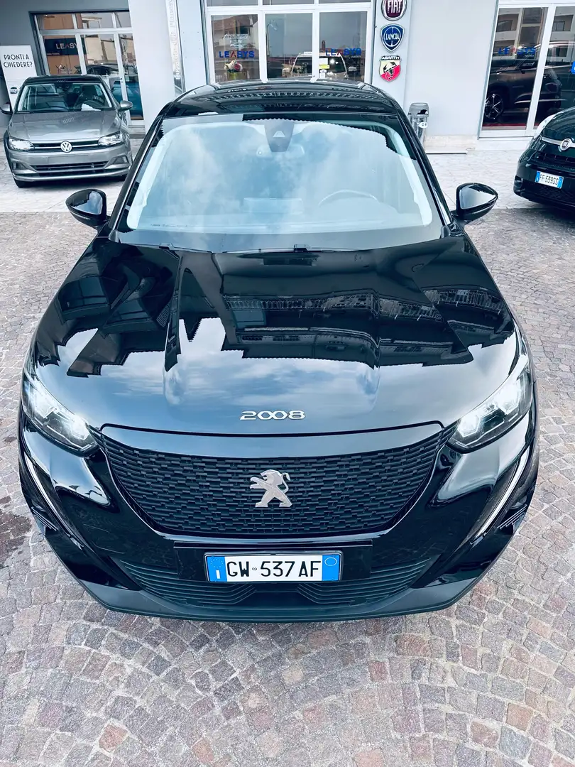 Peugeot 2008 2008 1.2 puretech Active Schwarz - 1