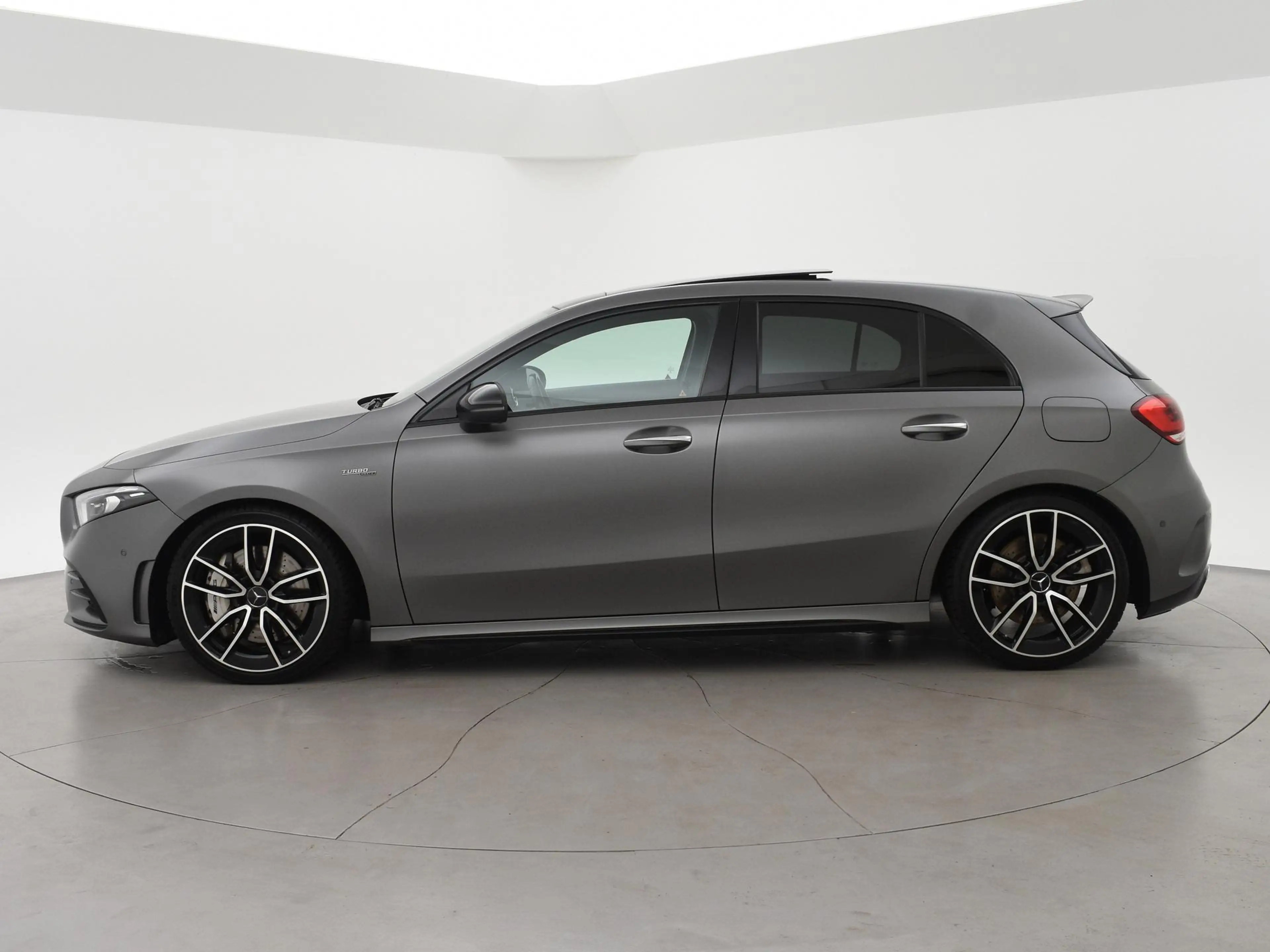 Mercedes-Benz A 35 AMG 4MATIC 306 PK ORIG. NL PANORAMA | BURMESTER | 360 — photo 5